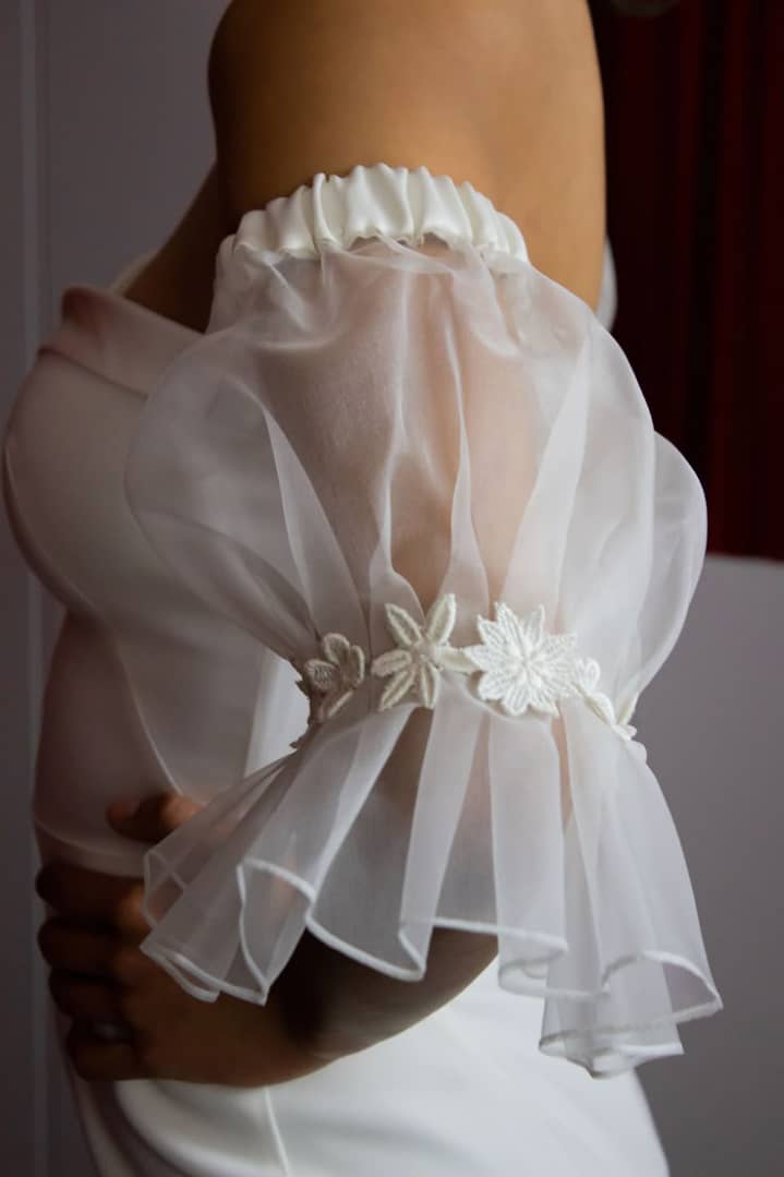 Ivory organza floral-trim detachable sleeves